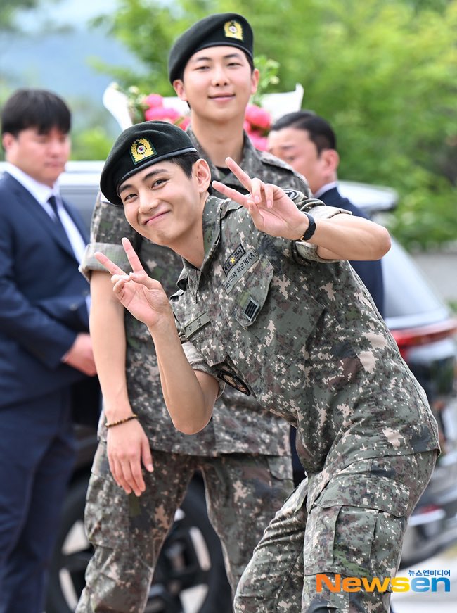 Taehyung is their baby 😭