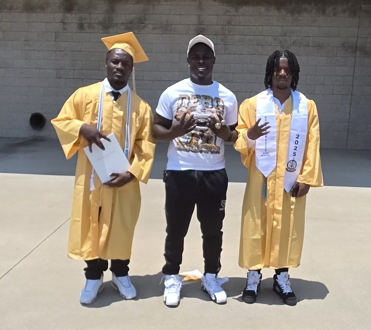 2 MORE OUT THE DOOR. ANOTHER YEAR BEING BLESSED TO COACH THESE GREAT YOUNG MEN AND SEE THEIR GROWTH AND DEVELOPMENT IN LIFE &amp; IN SPORTS.
#GCOYK #BAYOUUUBOYZ #EUROGODZ #PoundTownTexas #Yondahhh #GroundCrewOutlawz #RTW #MOB