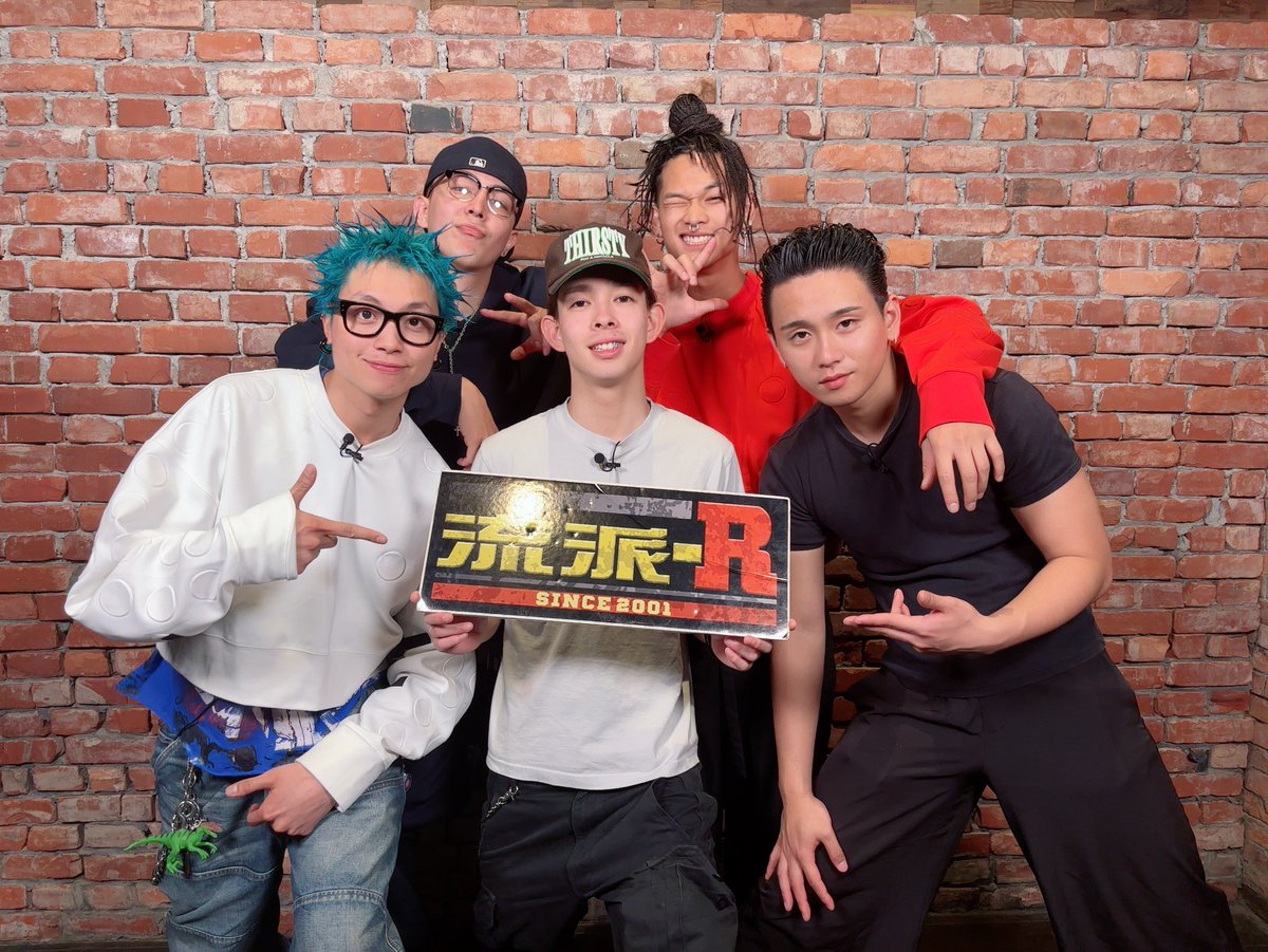 テレビ東京 6/13(金) 深夜2:30〜放送📺
【KOMOREBI (<a href="/komorebi__5/">KOMOREBI</a>)】
4MC&amp;1DJのオルタナティブヒップホップユニット。SNSでバズり注目を集めた楽曲「Giri Giri」の歌詞に込めた思いとは。5人それぞれが持つ個性で、国とジャンルを超えて届ける音楽。
#KOMOREBI #流派R