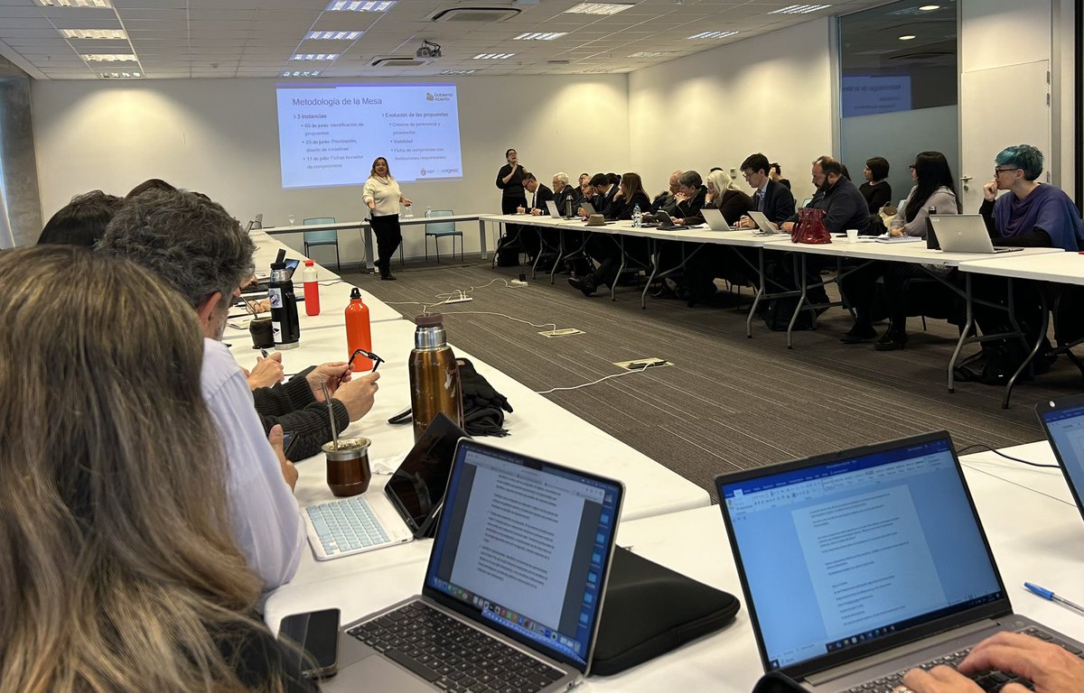Hoy participe de consulta del 6o. Plan de Gobierno Abierto que lidera <a href="/agesic/">Agesic</a> con todos los niveles del Estado. Excelente noticia que esta iniciativa se consolidé como política de Estado: transparentar, rendir cuentas y participación de la sociedad civil para diseñar soluciones.