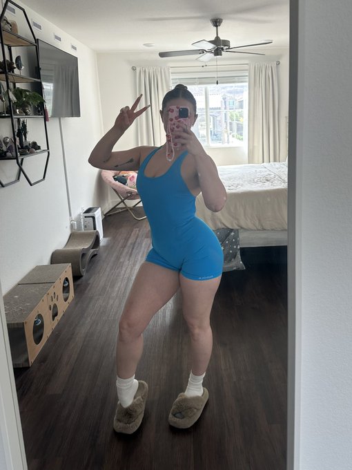 Watch KM💛's leaked NSFW photo on TwXstars