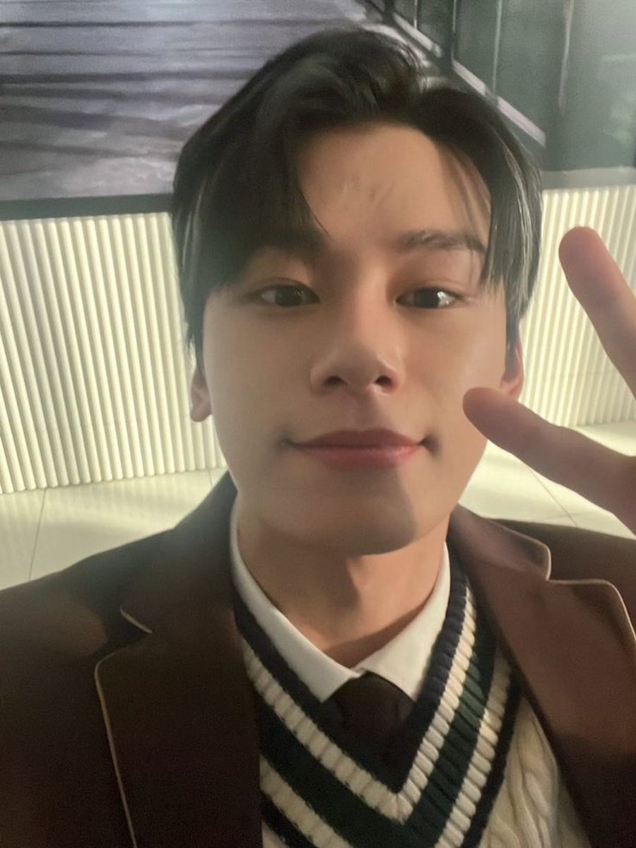 itoshiansae's tweet photo. seharusnya aku upload ini tanggal 25 Mei (hanwool's birthday and woomin's anniversary debut) tapi aku lagi exam week+lomba😭
#studygroup #스터디그룹 #phihanwool #hanwoolphi #chawoomin #피한울 https://t.co/KGLzdsOn6O
