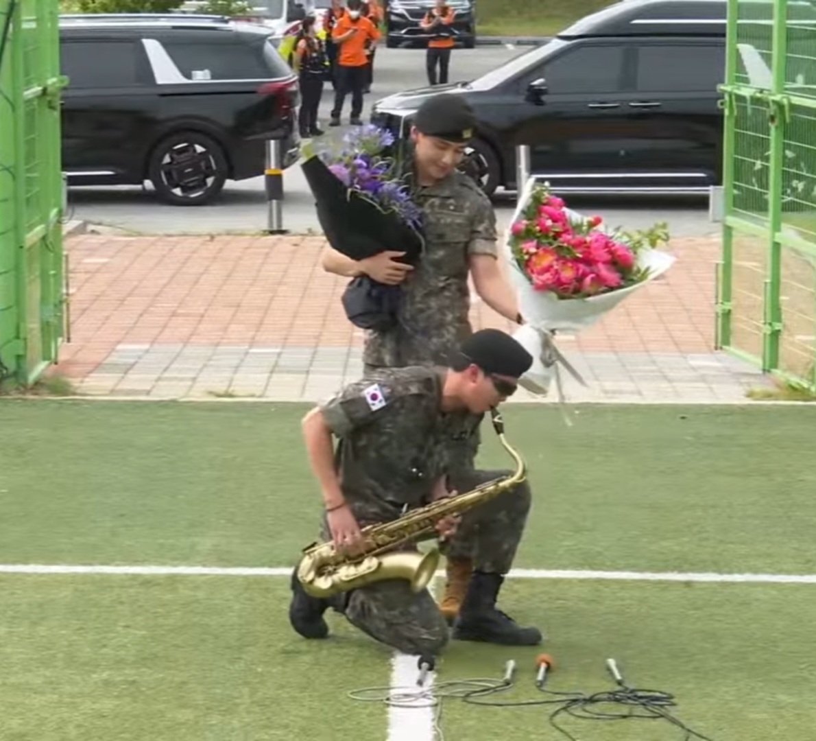 mina8btsarmy's tweet image. ナムさん、テテ、本当に本当にお疲れ様でした🥹
そしてお帰りなさい💜

ナムさんコナン吹いてる🥹🥹