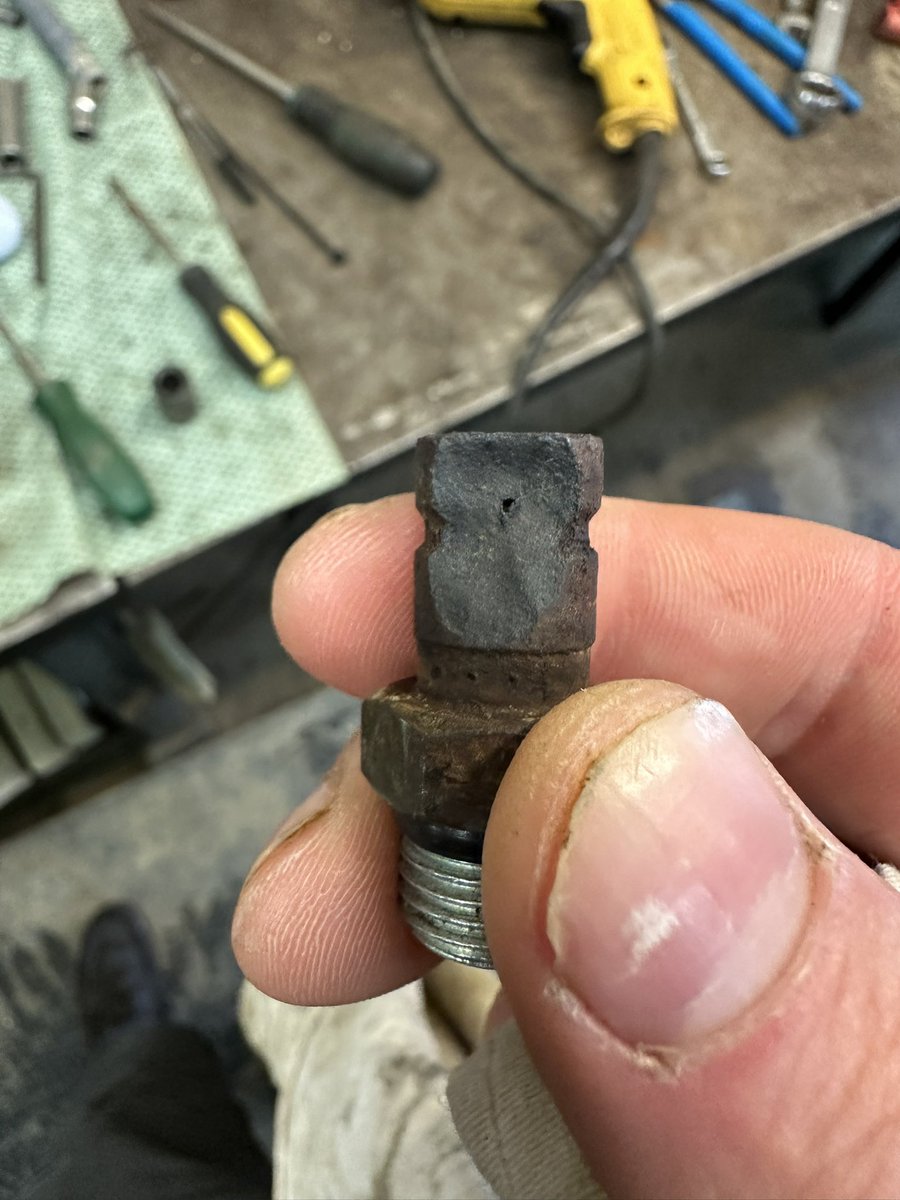 PollioNick's tweet image. Hydraulic leak on the 5510 today—a tiny pinhole in the test nipple lost a ton of fluid! Crazy how much 2000psi can push through a small hole.