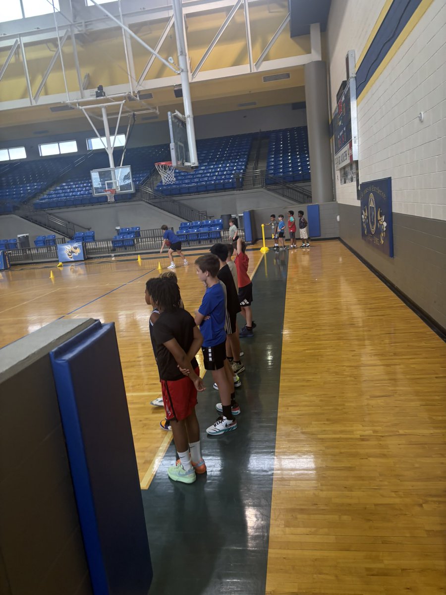 MrsRaymond24's tweet image. 🔥 Day 1 = Done!
Energy was high, effort was real, and the future is bright.
Let’s get it all week! 💪🏀
@SEBBoysHoops  #DayOne #SEBCampVibes