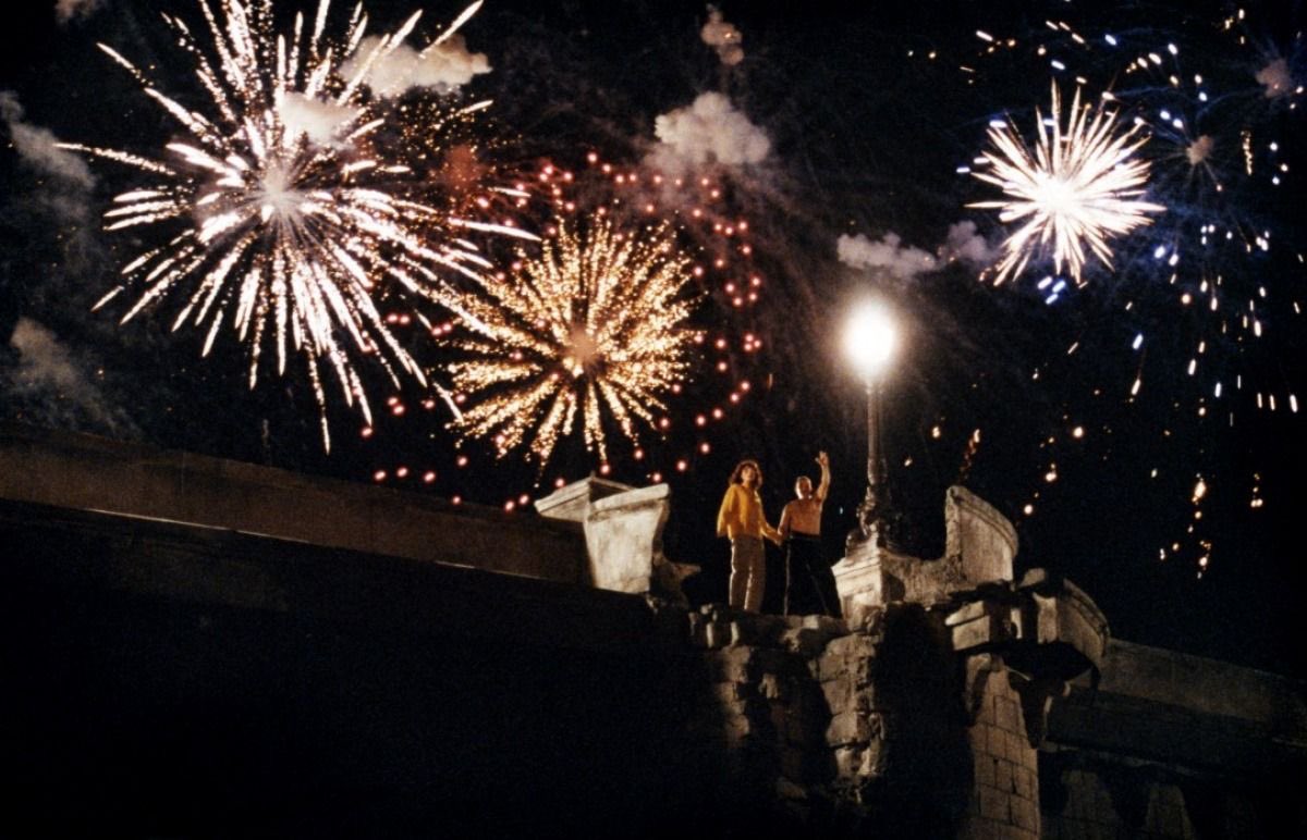 titanee2121's tweet photo. The lovers on the bridge  1991 https://t.co/h8tekX19DJ