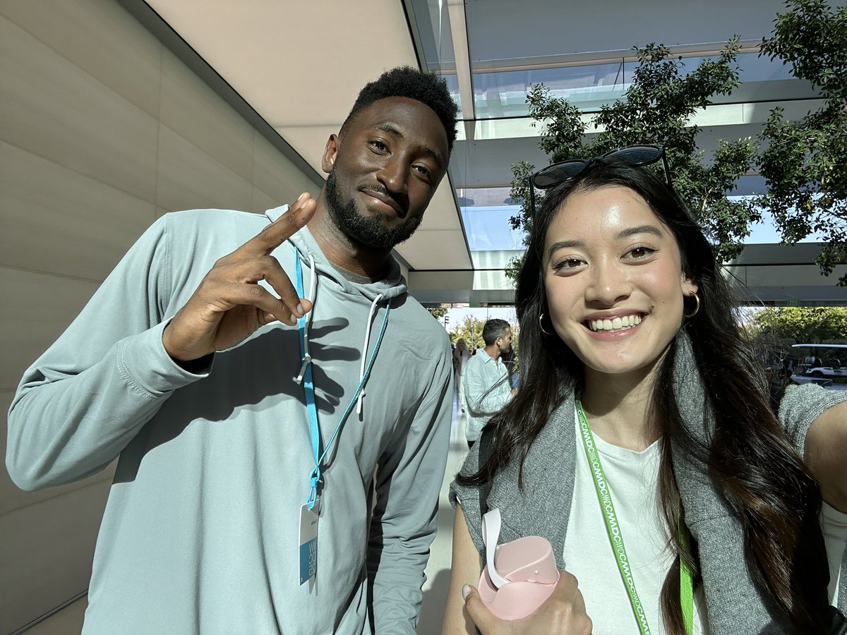 Oh heyyyy!!! <a href="/MKBHD/">Marques Brownlee</a> 😆 thank u for the pic 💛#WWDC25