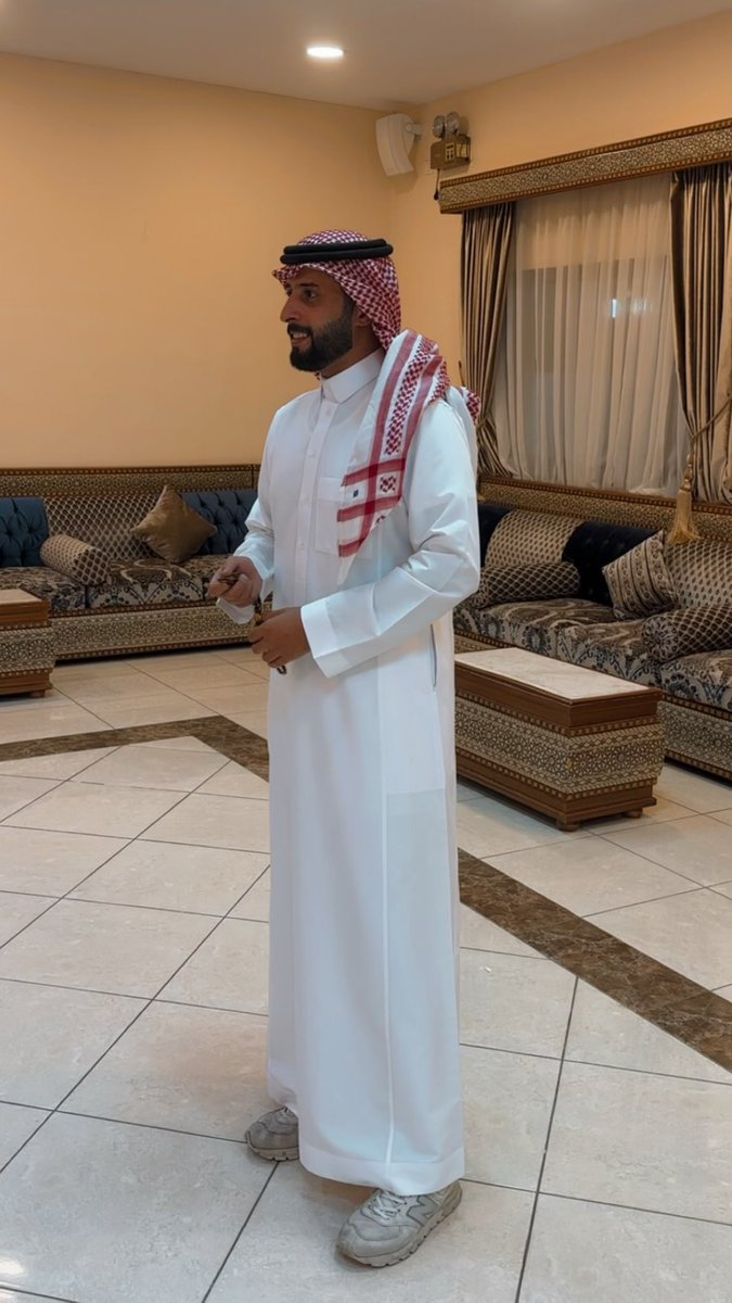 d_s_q90's tweet photo. اخر اربع صور من الاستديو 🥲 https://t.co/tdn9RHoldY