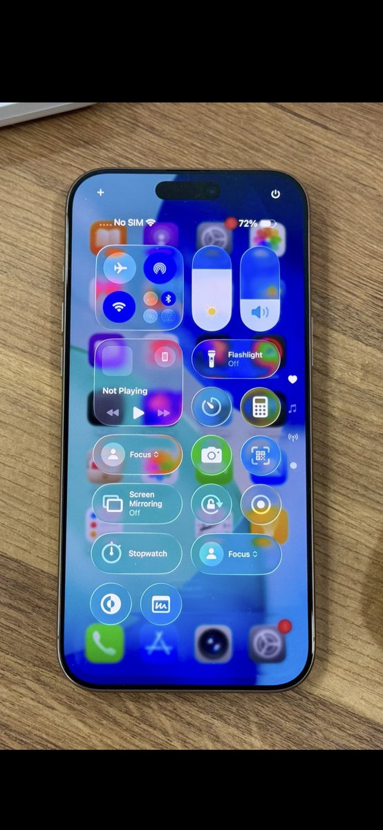 RadioRicky's tweet image. Umm.. @Apple is all about smoke and mirrors with #WWDC25… who would approve this? #readability