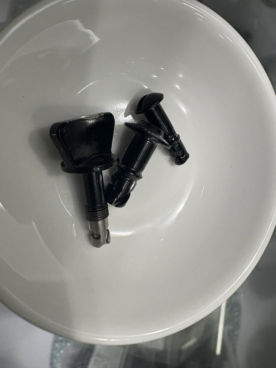 1/4 inch quick-lock screw series. If you need any, please contact me. WhatsApp+8613829110756
#Auto parts screws