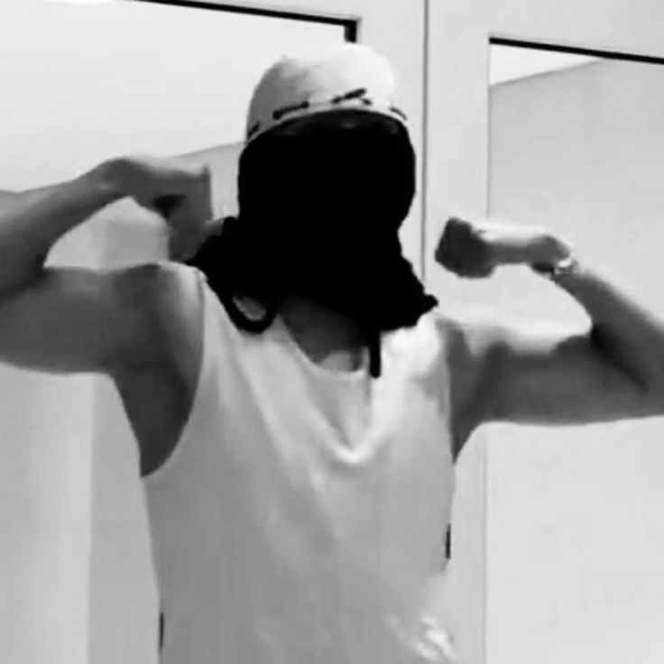 TAEHYUN4G's tweet photo. Ik ben geen geheim, ik ben een keuze. Alleen zichtbaar voor wie het verdient. Mystery isn’t a mask, it’s a standard. https://t.co/T85ReKDo2m