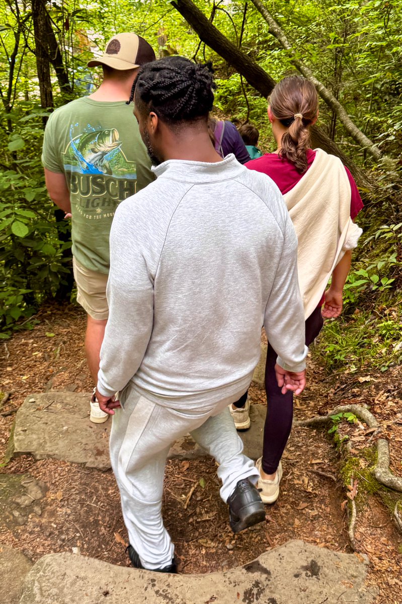 Went hiking a few weeks ago, met two couples on the trail.
The younger couple was made up of a very handsome Black man and a cute white woman.
You can find us anywhere.
#qos #bnwo #snowbunny #interracial #blackfuture #blackedfuture