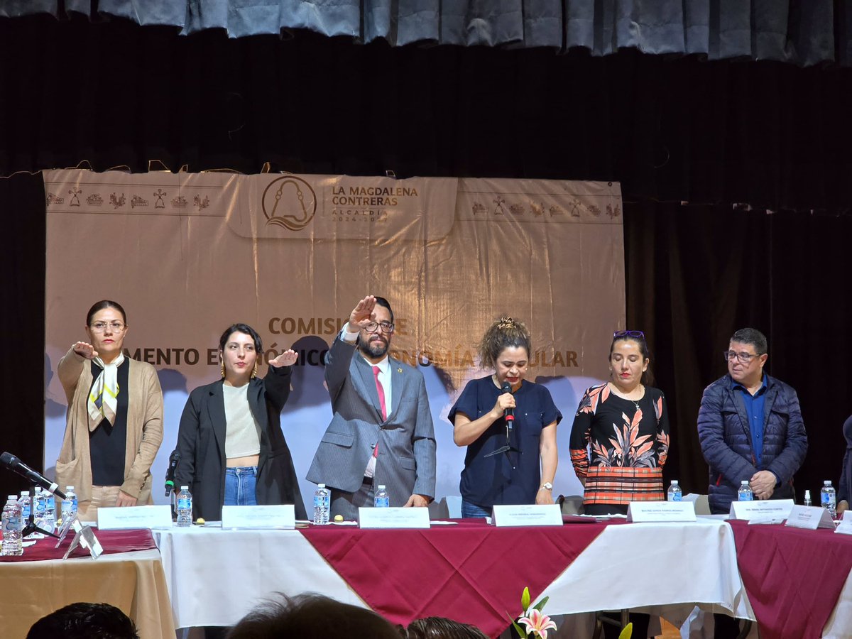 BetanzosOficial's tweet photo. Acompañé al concejal de laAlcaldia La Magdalena Contreras, Pedro Cabrera, a la instalación de la comisión que preside de Fomento Económico y Economía Circular.

Su experiencia y amplias capacidades garantizan un éxito en la conducción de este órgano del Concejo de la demarcación. https://t.co/DwDbRWZjGv