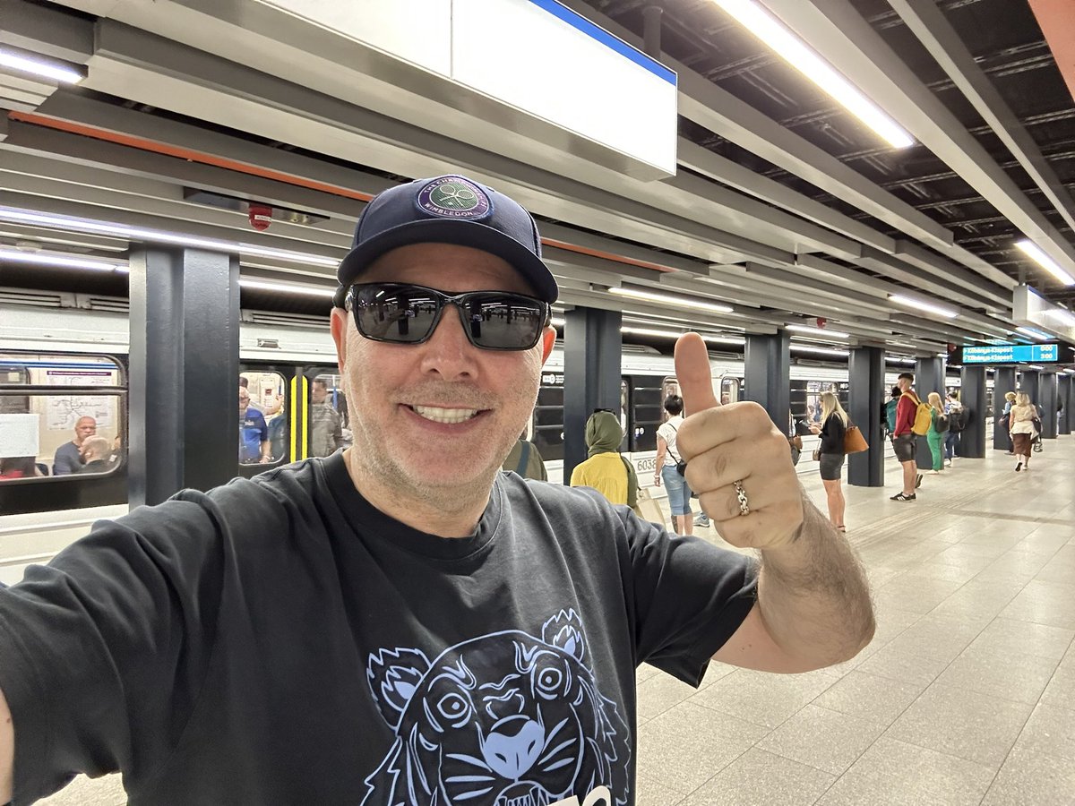 While going to do my blood test there was too much traffic  in the city this morning !!!
I decided take the Budapest subway for first time in my life since 35 years I come in Hungary !!! Easier, faster and better …