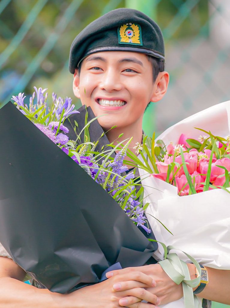 His smile 😭💜💘