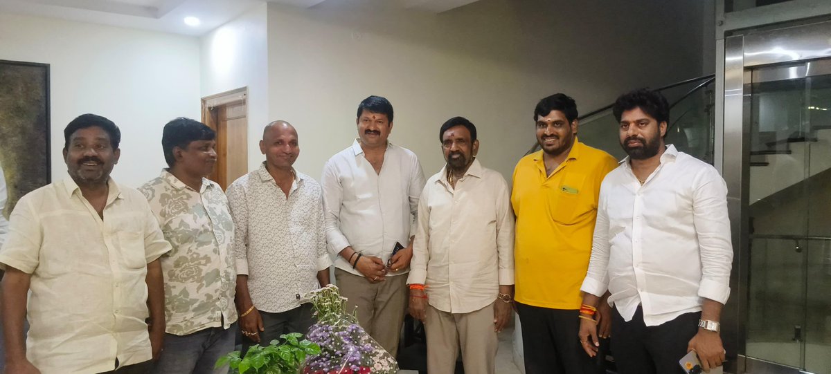 Paka4BJP's tweet photo. After taking oath as a Rajya Sabha member, I was honoured to receive a visit from APIIC Chairman and former Undi MLA, Shri @MantenaRamraju Garu, who personally conveyed  wishes.

#pakavenkatasatyanarayana #mantenaramaraju https://t.co/20nwYuDw3z