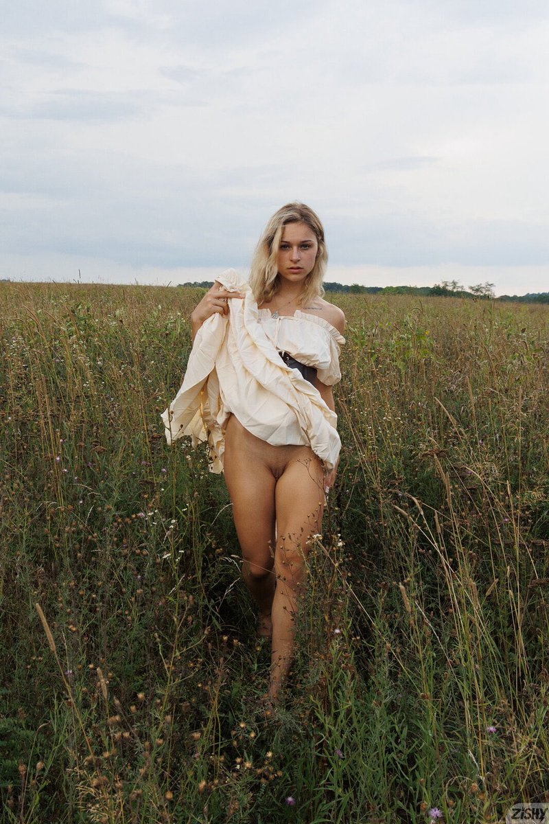 CategoryCelebs's tweet photo. Jezebel Madd in Field Trips by #Zishy https://t.co/OFBYeMhTZQ