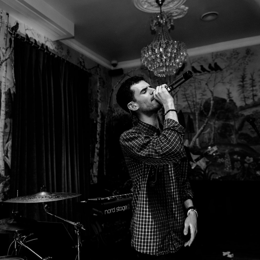 functioncentral's tweet image. Unforgettable moments at @thebellinticehurst in Sussex for Amy and Matt's wedding! The Runways had everyone singing, dancing, and celebrating in style. 🎤🎶🥂 #weddingband
📸 Amazing pictures taken by @jessicabevanphoto
Read more about the band - ow.ly/QHuY50VKlxv