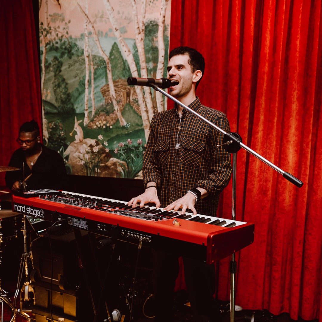 functioncentral's tweet image. Unforgettable moments at @thebellinticehurst in Sussex for Amy and Matt's wedding! The Runways had everyone singing, dancing, and celebrating in style. 🎤🎶🥂 #weddingband
📸 Amazing pictures taken by @jessicabevanphoto
Read more about the band - ow.ly/QHuY50VKlxv
