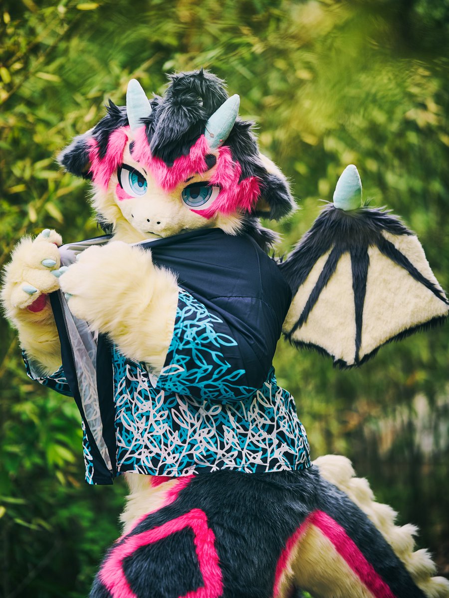 난 멋져. 

📸 : <a href="/mano_4171/">Mano</a> 
#FursuitEveryday