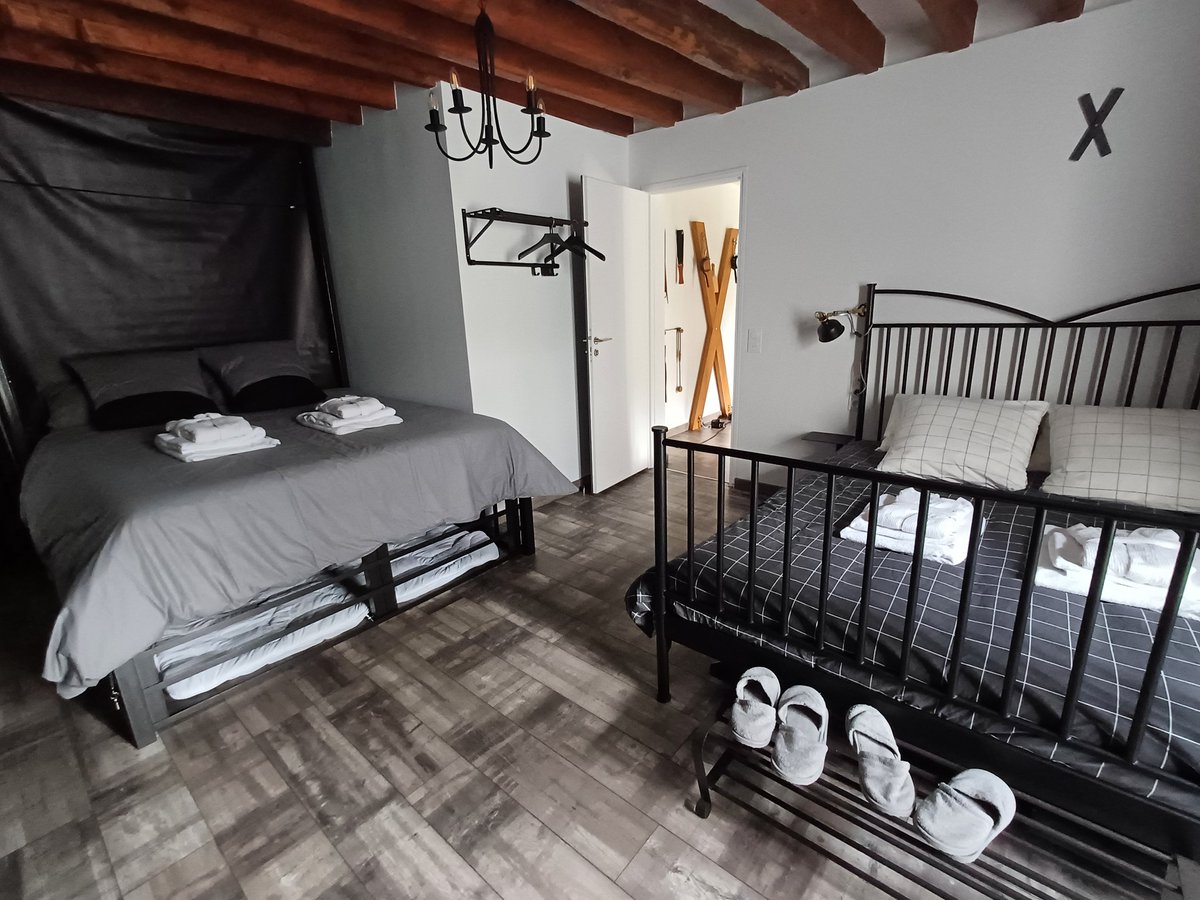 atelier_2l's tweet photo. Pour 2, 4, ou 6, la chambre métal est peut être Votre option, par son ambiance, ses capacités, ses possibilités de jeux et pour prolonger vos activités torrides. N'hésitez pas à nous contacter, ou visiter le site. #bdsmplay #dungeonbdsm #donjonbdsm #playroom #loveroom https://t.co/tfQRklnHdW