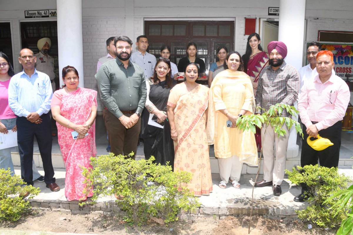 HMV College tweet media