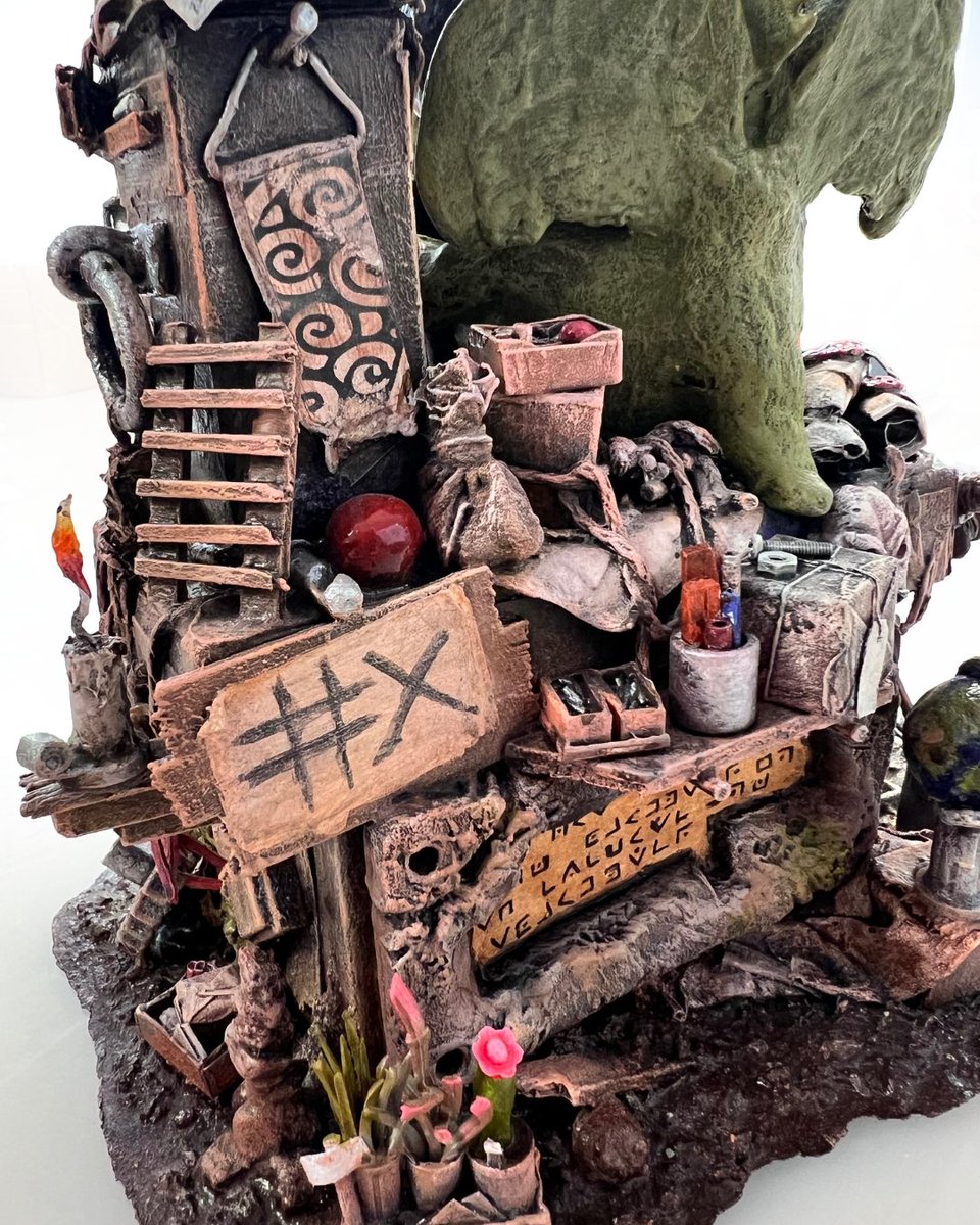 KoestlerArts's tweet photo. This little monster is made of SOAP! 🧼🧽

This eldritch cutie and its collection of knick-knacks are entering the 2025 Koestler Awards from HM Prison Ashfield, sculpted entirely from soap. And they smell amazing, too!

[Artwork: Baby Cthulhu, HM Prison Ashfield, Sculpture, 2025] https://t.co/JUgf0d3aHb
