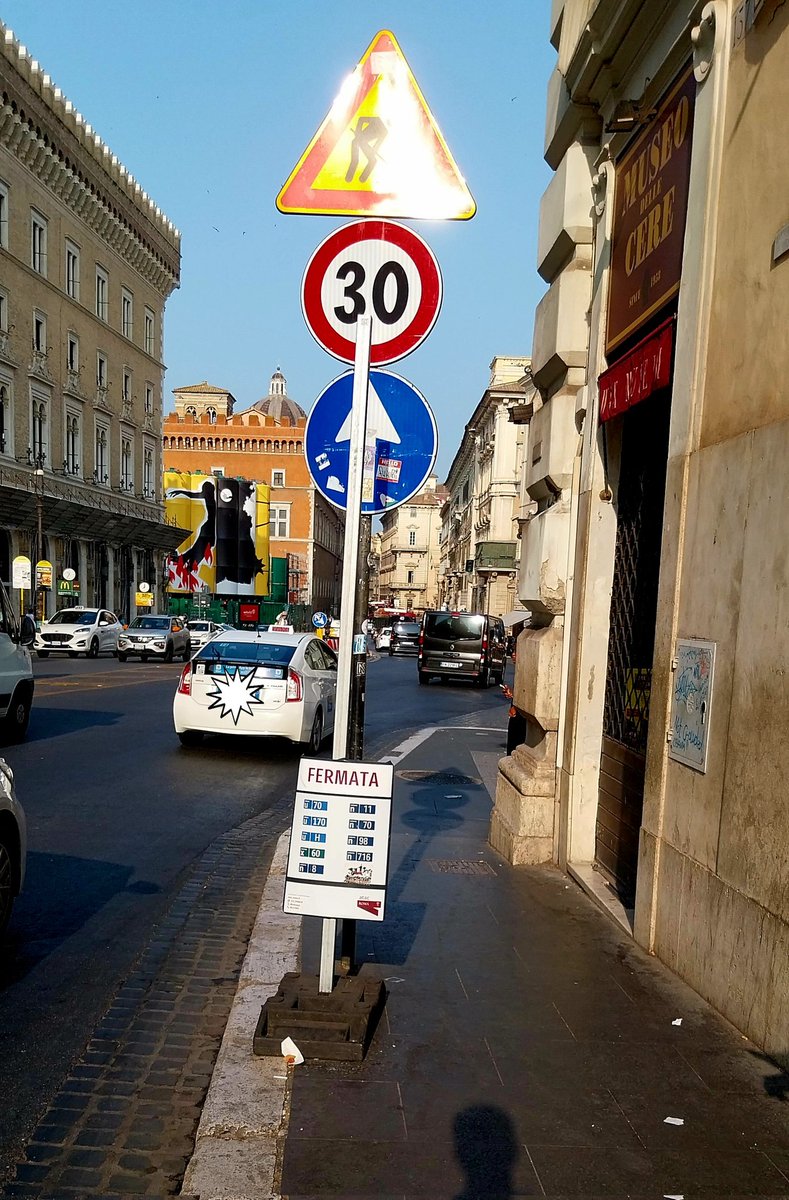 Comunicazione #Atac di alta qualità e soddisfacente secondo tutte le segnalazioni. 
Fermata bus a Piazza Venezia!