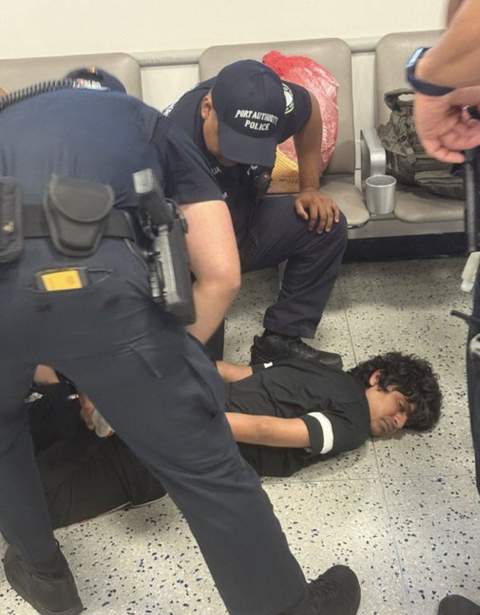 Neha Singh Rathore tweet media