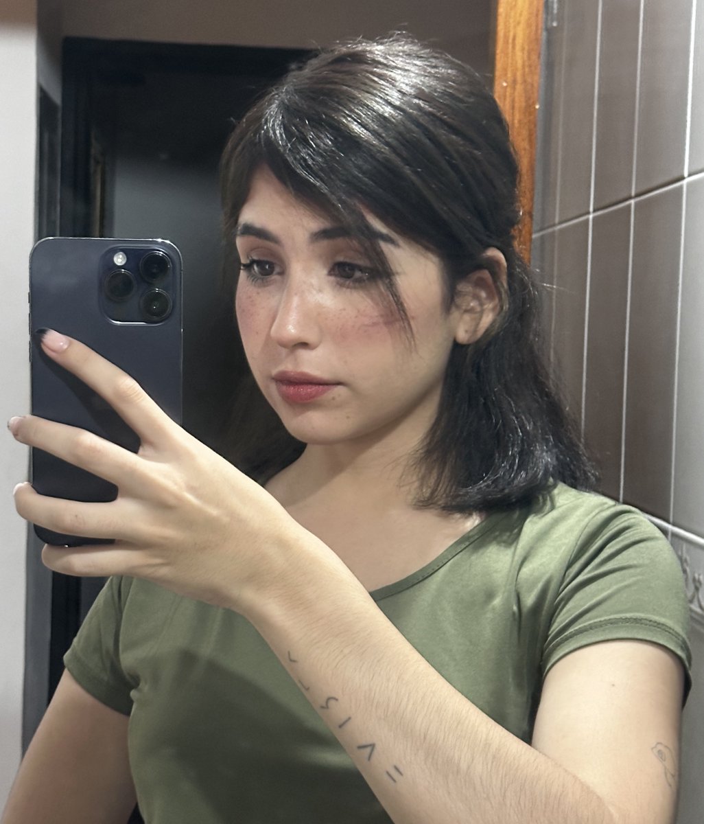 la idea del maquillaje de hoy era parecerme a ellie y termine siendo eliandris