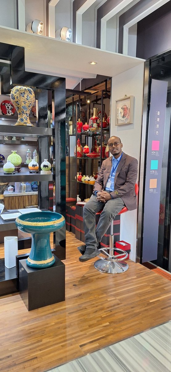 AbdiazizHaaruun's tweet photo. Exploring Yingge Ceramics Street offered valuable insight into the timeless skill and cultural significance behind Taiwan’s world-renowned pottery tradition — a true blend of art and history. #Taipei #Taiwan #Yingge #Ceremics #Street #Somaliland https://t.co/FcYiJbB3tY