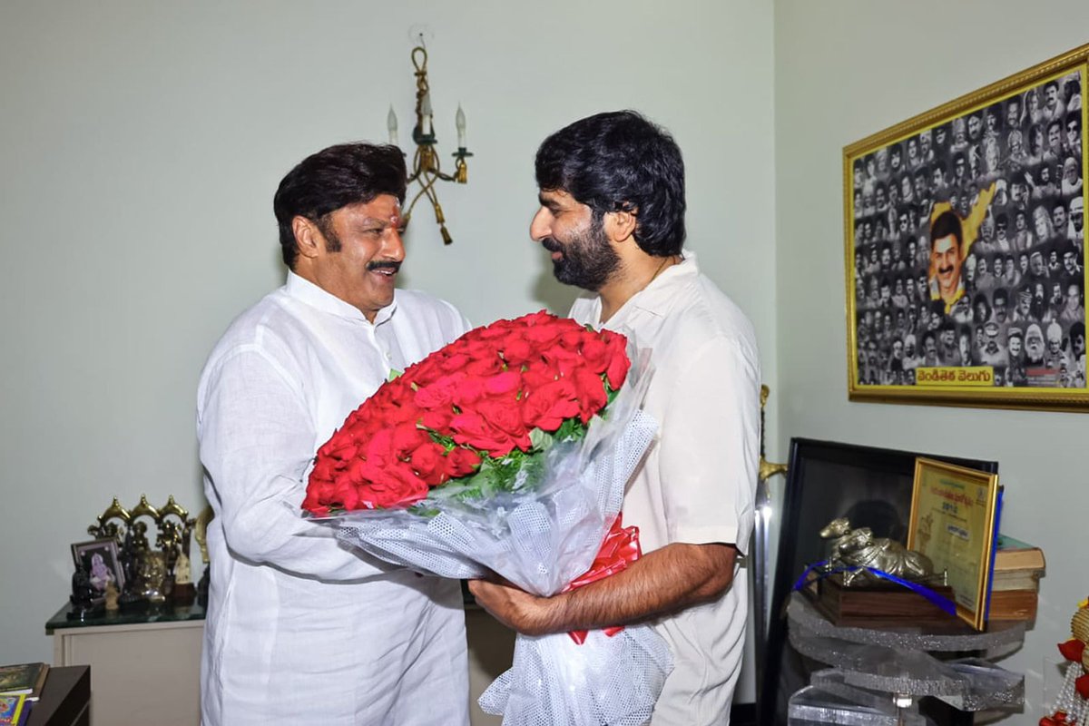 FilicomarqHouse's tweet photo. Director #GopichandMalineni and Producer #VenkataSatishKilaru caught up with #Balayya to wish him a very Happy Birthday! 🎂🔥

 #NBK111 is all set to kick off soon under @VriddhiCinemas with @MeGopichand. Stay tuned! 💥

#HappyBirthdayNBK #Tollywood #CinemaUpdate #Filicomarq https://t.co/MUXnWmqcpt