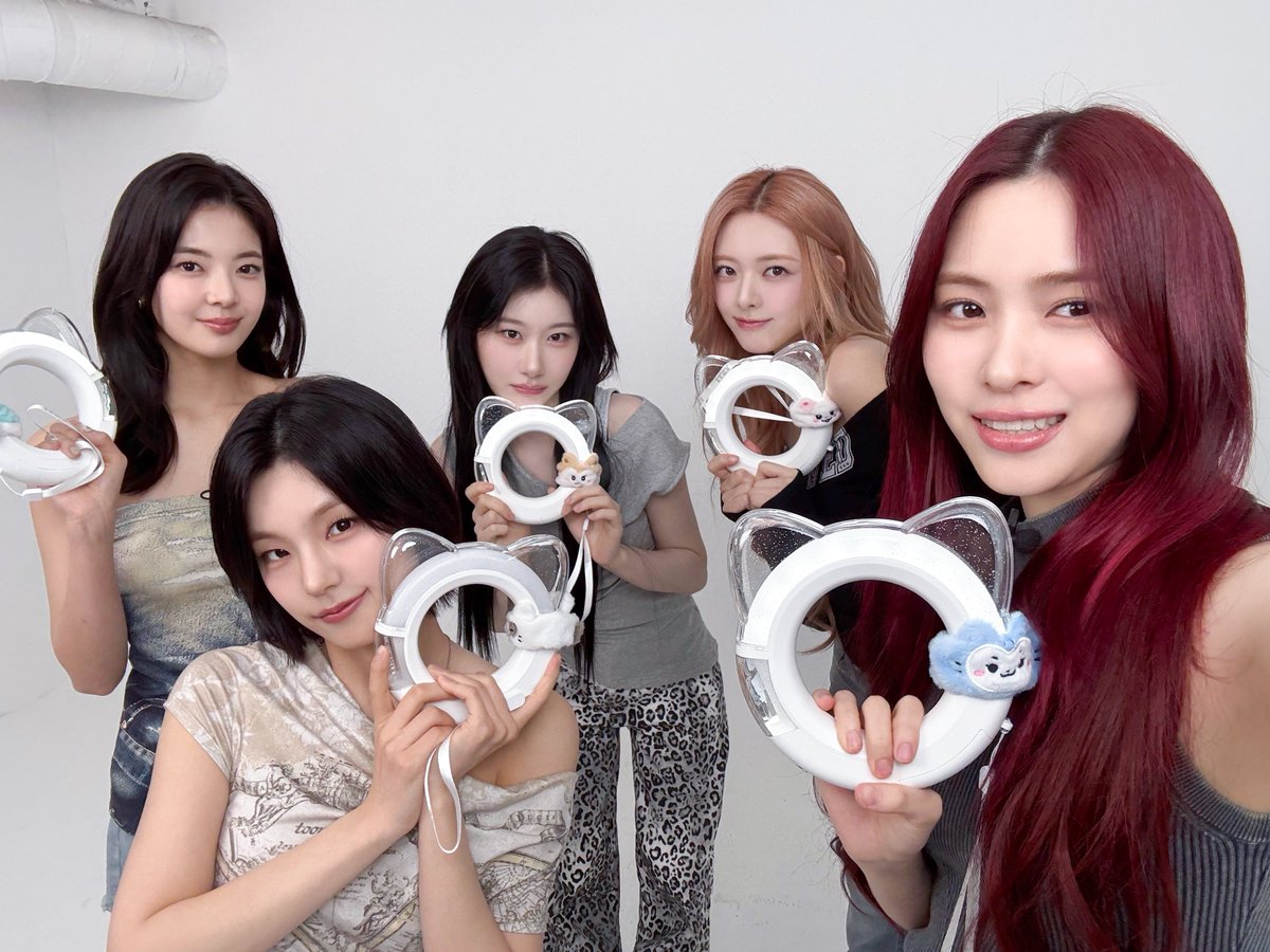 ITZY “Girls Will Be Girls” Cheer Guide
youtu.be/d7E7XgI6RGg

황예지! 최지수! 신류진! 이채령! 신유나! 있지!
Girls girls girls ggggirls🌟

#ITZY #MIDZY <a href="/ITZYofficial/">ITZY</a>
#ITZY_GirlsWillBeGirls
#ITZY_GWBG