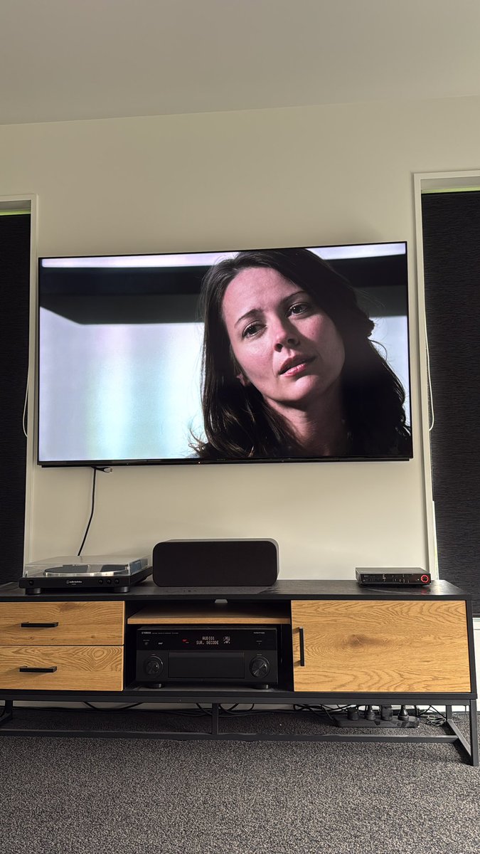 tillowkins's tweet photo. #livepost amy acker on my tv rn 🥰🥰🥰 https://t.co/UqXbEHoFnQ