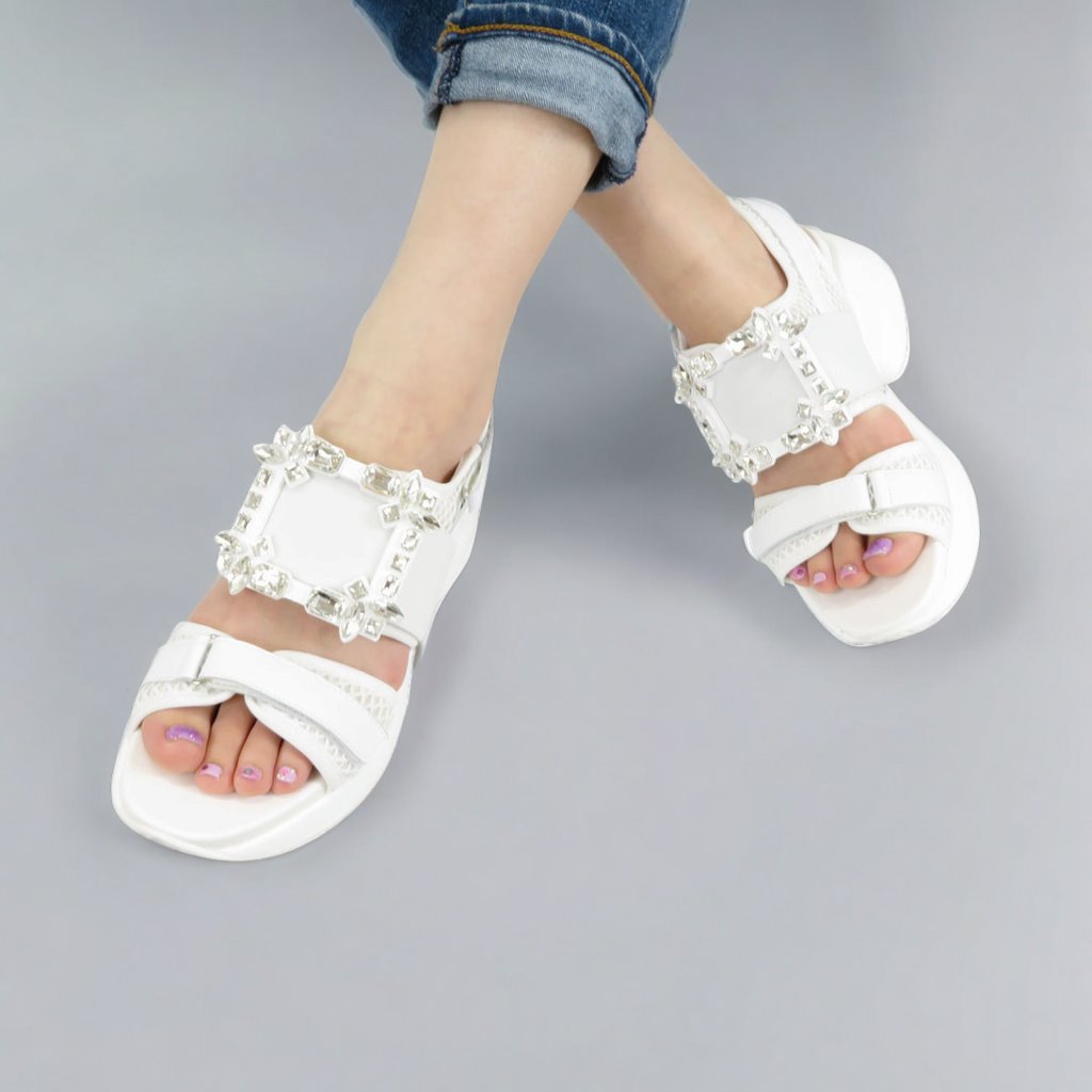 LiciaShoes's tweet photo. 楽天スーパーセール開催中6/11　1：59まで
10％OFFクーポンはこちら
→https://t.co/K0yZpGkpby

#ビジューサンダル
#ビジュースニーカー
#サンダル https://t.co/Z2dzaM0czB