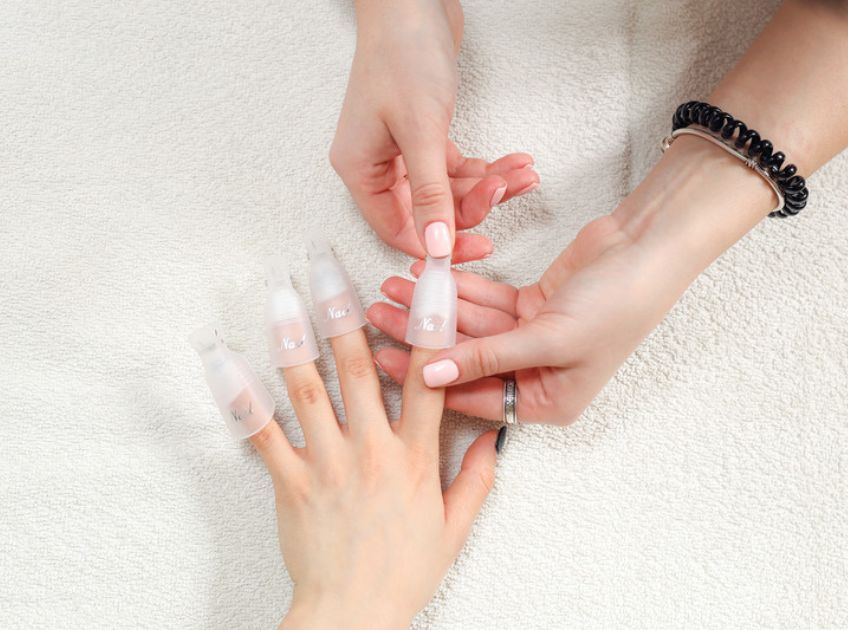 TheBeautyEpic's tweet image. Removing fiberglass nails at home? Here’s a gentle, step-by-step guide to do it safely without harming your natural nails!
👉 beautyepic.com/how-to-remove-… 
#FiberglassNails #NailRemoval #DIYNails #NailCareTips #BeautyAtHome
