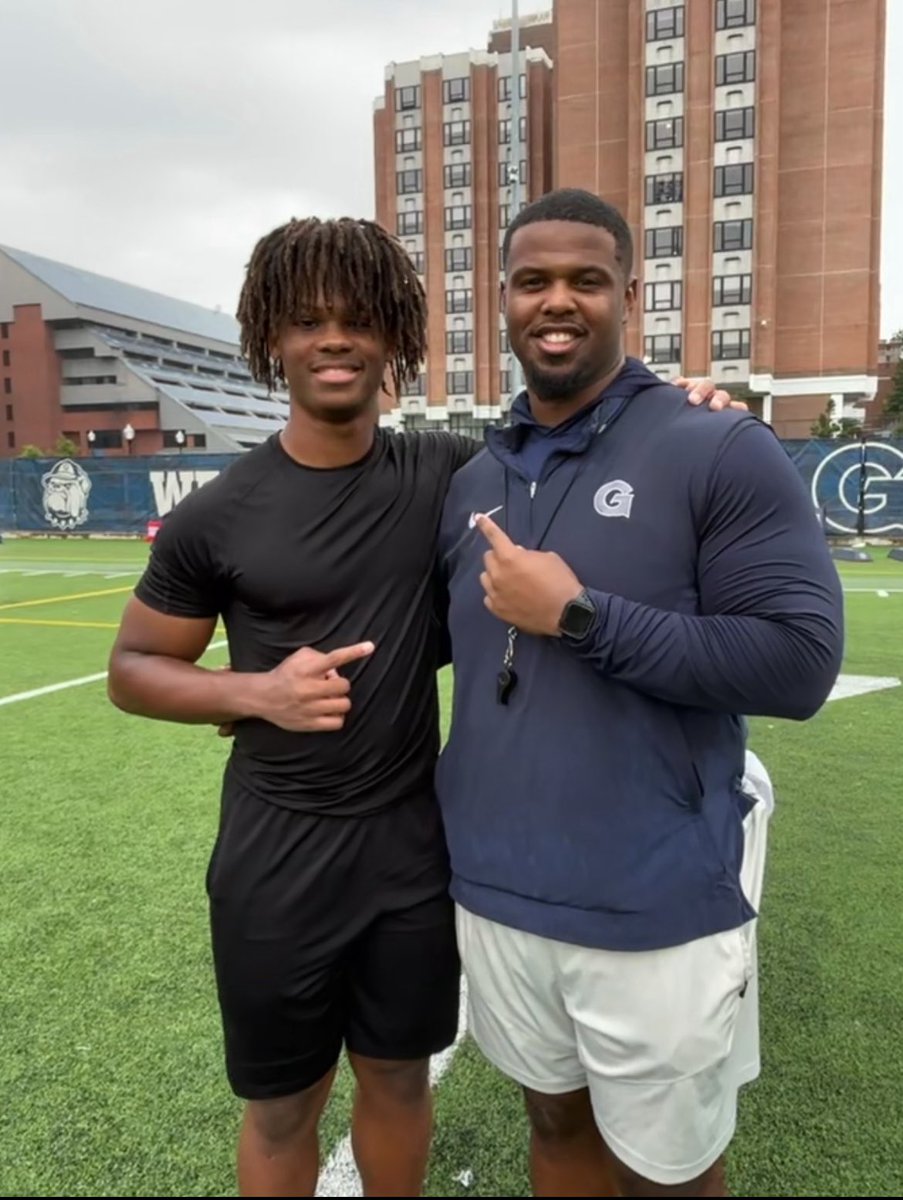 Austin_Hern9's tweet image. Had a great time yesterday competing with @HoyasFB. Big thanks to @Only1CamSpence for taking the time to work with me on the field and give me great insight. Grateful for the opportunity to learn and compete. @CoachRamey_
@wco70mack