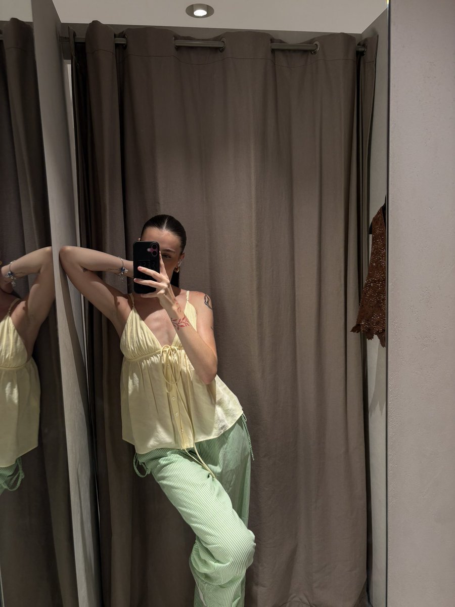 flaka555_'s tweet photo. Buscando a todas esas girls q les gusta la moda, el mundo Beauty etc para apoyarnos entre todas por iggg

https://t.co/SRRNlBIztX https://t.co/rGMxCOi3tF