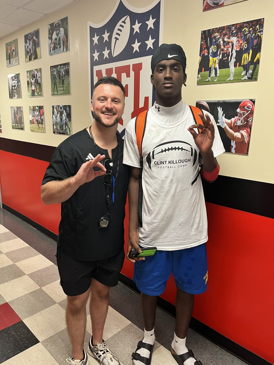 0fficialchris9's tweet image. #AGTG after a great camp blessed to receive another D1 offer from @UIWFootball
@coachwhiteDP @Coach_Killough @Greedy_Elite @Coach_AHill @scbuffalostrong @Greedy_Mikee