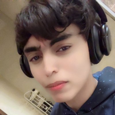 #صورة_جديدة_للملف_الشخصي
عاد لحد يقولي ليه ما تضحك كثير مدري معرف اضحكك🤓.