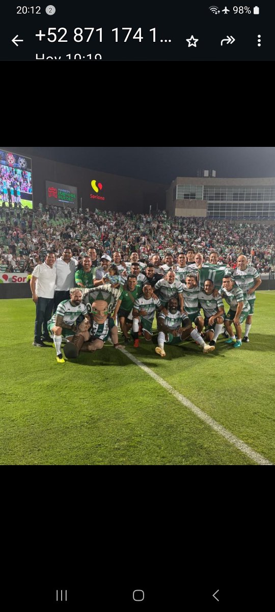 Gracias a toda la afición por acompañarnos al homenaje a Oswaldo Sanchez en el dia de ayer.
Nos vamos todos llenos de energia y satisfacción.
Un gran abrazo.