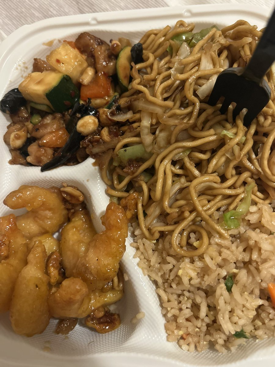 my bf doordashed me panda bc i said i was craving it i really don’t deserve him💔