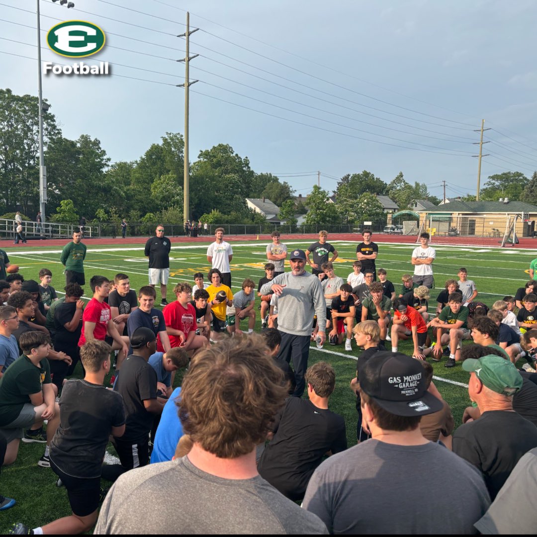 St. Edward Football (@sehs_football) on Twitter photo Day 1 of the ‘25 Youth QB Academy & Big Man Camps in the Books!
Special Thanks to <a href="/Browns/">Cleveland Browns</a> Head Coach Kevin Stefanski for the words of wisdom, and time shared with the Future of the game!
🎟️ SEHS.net/camps
#DevelopedHere | #EdsUp🦅 Day 1 of the ‘25 Youth QB Academy & Big Man Camps in the Books!
Special Thanks to <a href="/Browns/">Cleveland Browns</a> Head Coach Kevin Stefanski for the words of wisdom, and time shared with the Future of the game!
🎟️ SEHS.net/camps
#DevelopedHere | #EdsUp🦅