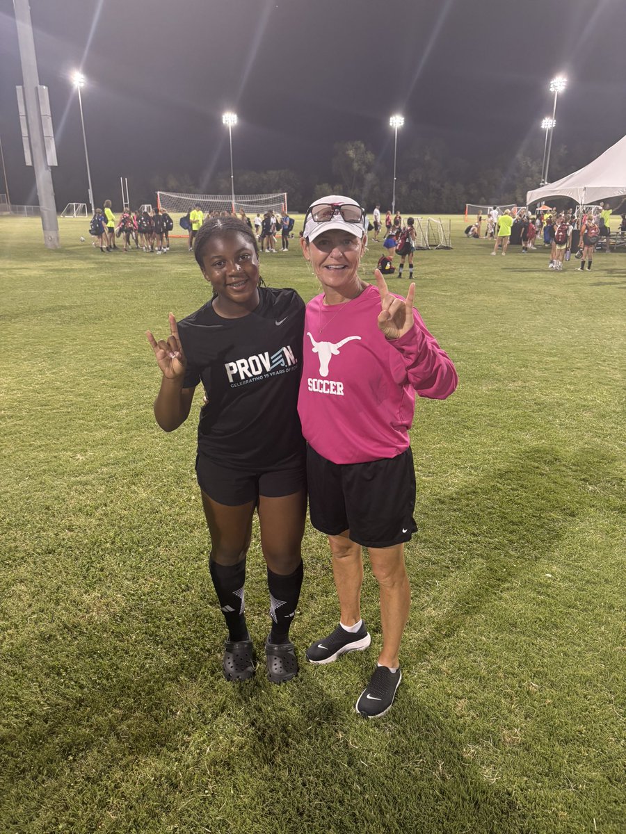 I’m beyond blessed to receive Camper of the Day at the University of Texas Soccer Camp! 🧡⚽️
Huge thanks to <a href="/CoachAngeKelly/">Ange Kelly</a> and the amazing staff for this unforgettable experience! 🤘
#HookEm #TexasSoccer #Grateful