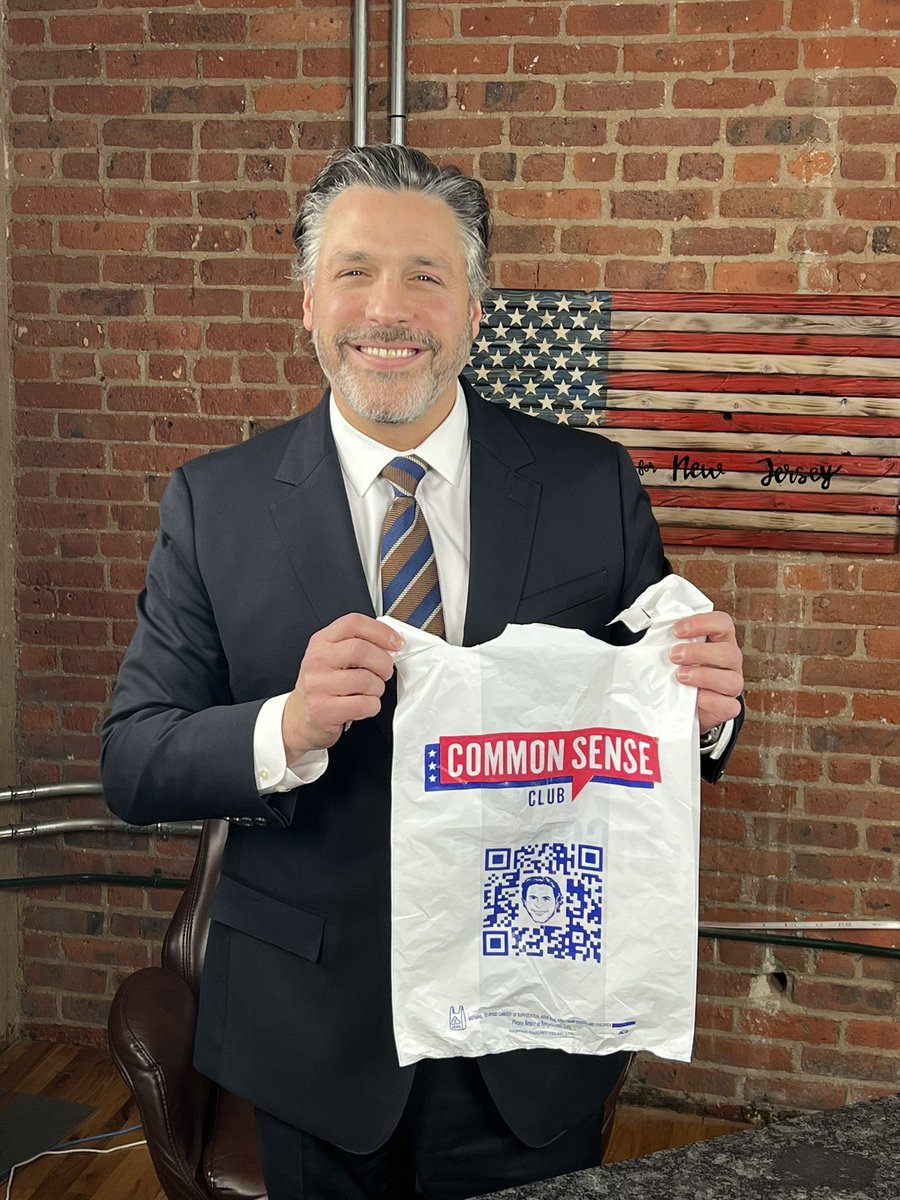 gnaderpe's tweet photo. @ScottPresler Leaders lead. Right after the ban @BillSpadea printed and handed out tens of thousand bag throughout our state. 
He’s the common sense leader our state needs. https://t.co/X4s4ILWuyu