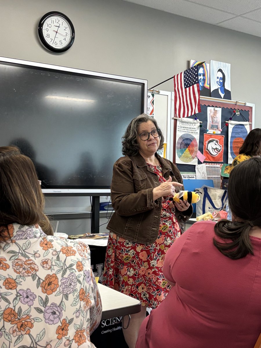 JaneCallihan's tweet photo. Great 1st day with all my KEDC colleagues at Elevation Summit! Got to sit in on The Buzz About Bees with UK Extension Office Ms. Hazel Jackson! It not only was informative but ENTERTAINING!! #KEDCgrants @KEDCGrants https://t.co/ujDvzciLJD