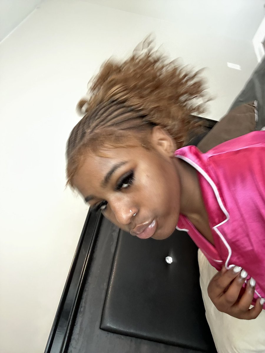 msprettyleo101's tweet photo. i love these braids idc who created dem https://t.co/Gdi48vyBb6