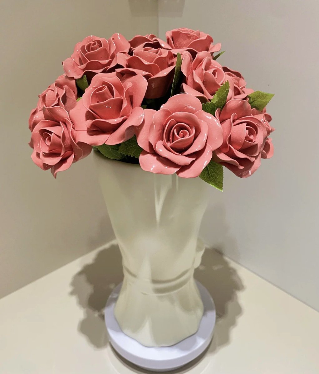 Pluto8702's tweet photo. 永不凋零的陶瓷花，每一束都美到心坎上Ceramic flowers that never fade, each bouquet is beautiful to the heart https://t.co/rdXr69jJhG