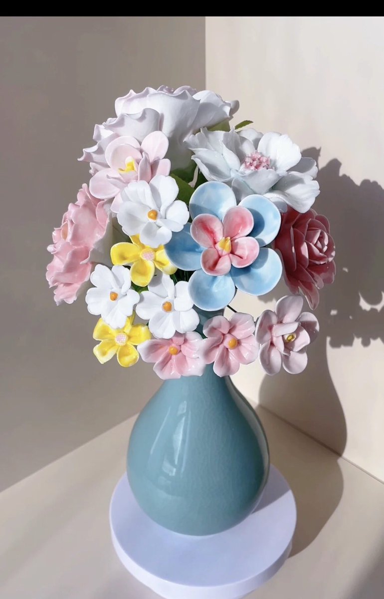 Pluto8702's tweet photo. 永不凋零的陶瓷花，每一束都美到心坎上Ceramic flowers that never fade, each bouquet is beautiful to the heart https://t.co/rdXr69jJhG