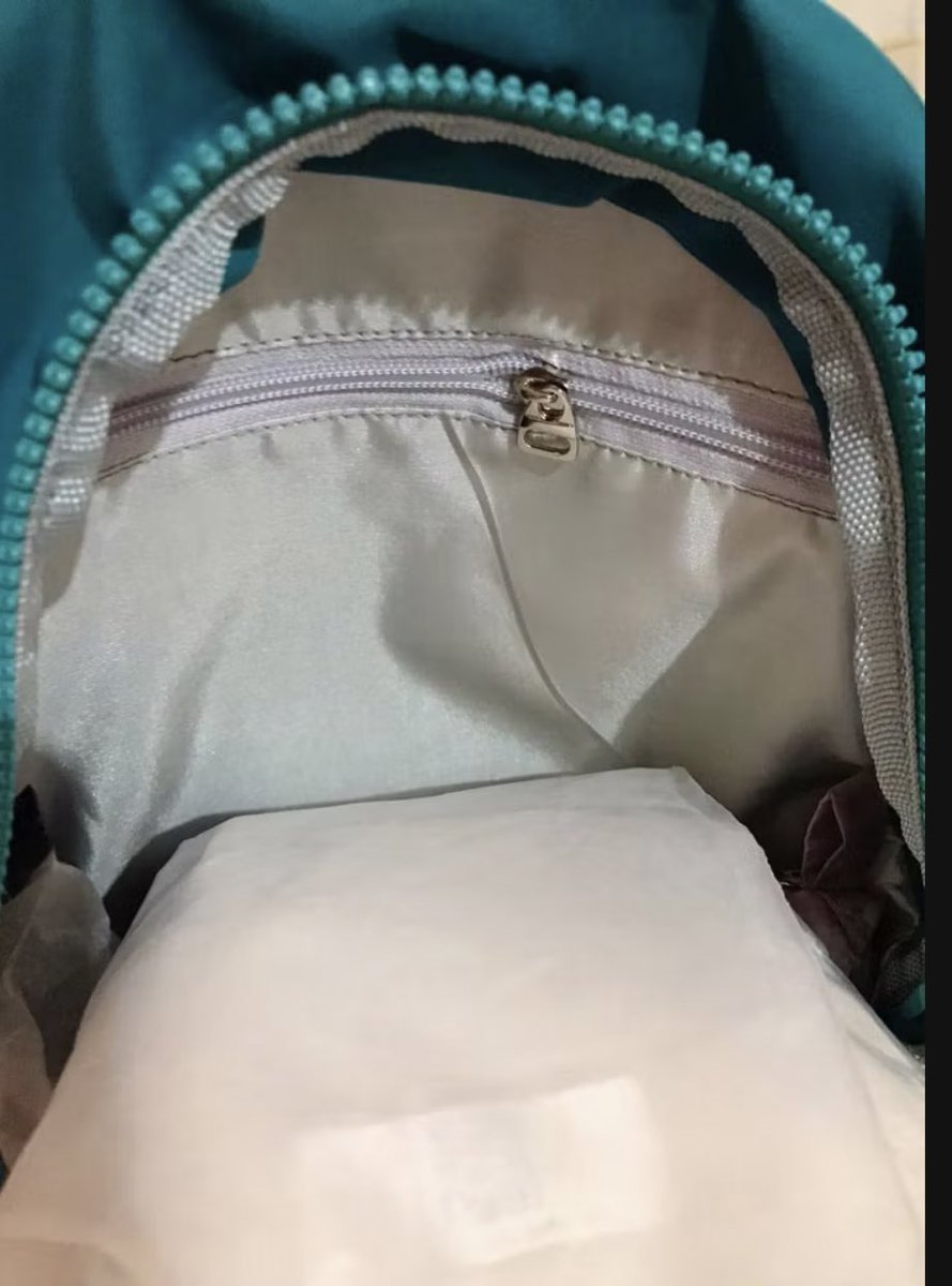 byliyaau's tweet photo. Dan aku tergiur backpack ini. Warnanya lucu abiz, jahitannya bagus rapi. Dia lumayan muat banyak loh, botol 750ml masih bisa masuk. Ada warna-warna pastel juga loh di series barunya cakep-cakep.

Aku beli disini https://t.co/ayGWNeNLE4 https://t.co/tejuz0EYQQ